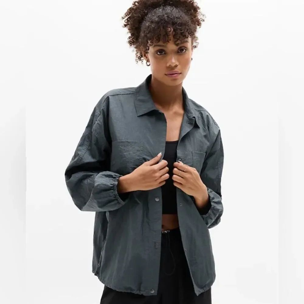 Athleta Women's Sheen Gray lightweight nylon Wind, Rain Jacket Shirt Sz M, NWT